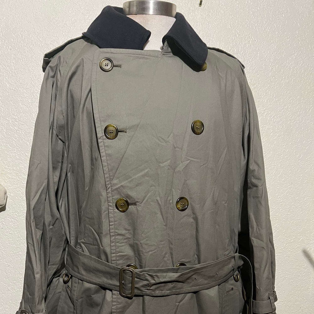 Burberry Men's Double-Breasted Trench Coat in Gray with Black Collar